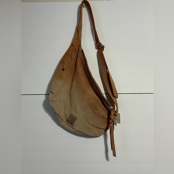 Free People We The Free Reiss Sling Bag Suede Dip Dye Tan Rust BIG Size NWT - Picture 4 of 8